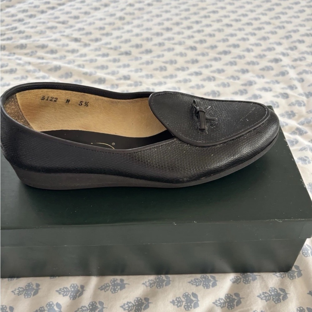 Belgian Shoes black lizard calf Travelette bow loafer women’s size 5.5